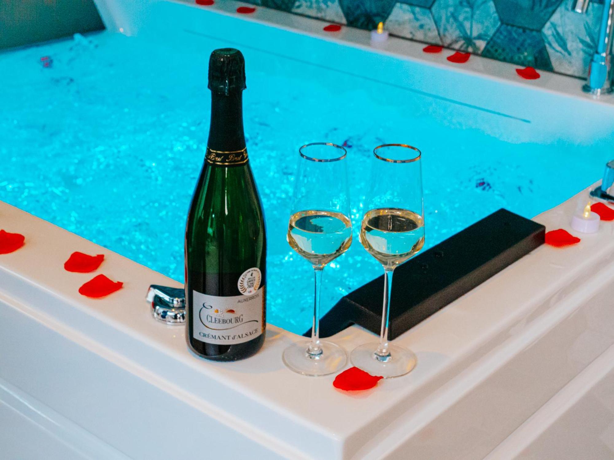 L'Oasis Tropicale, Jacuzzi, Love Room 로펜하임 외부 사진