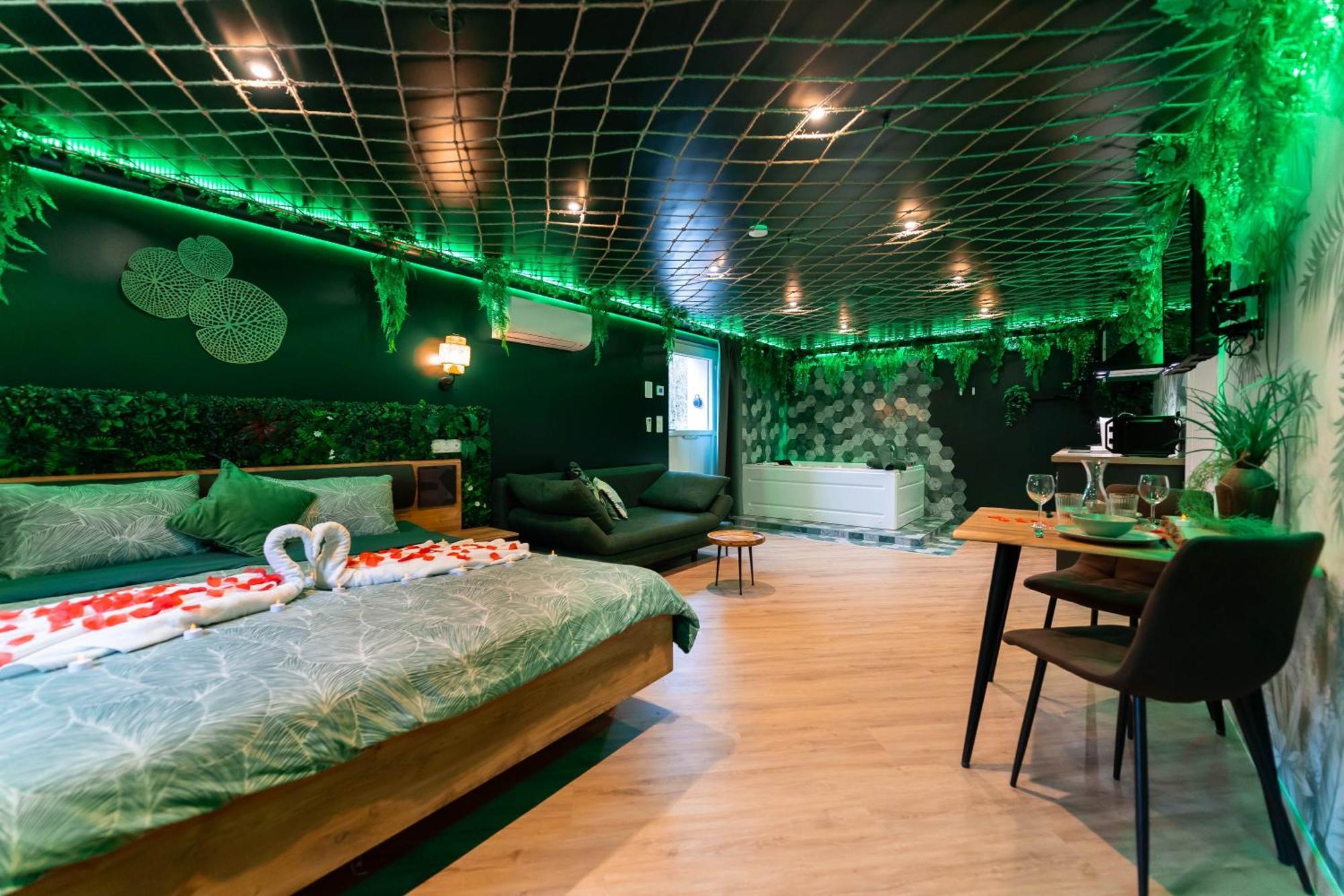 L'Oasis Tropicale, Jacuzzi, Love Room 로펜하임 외부 사진